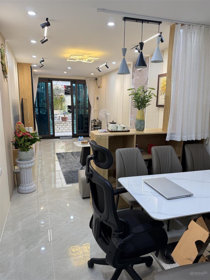 Chính chủ em bán căn hộ chung cư mặt đất phố 8/3 trung tâm quận hbt 75 m2  2 ngủ 2 wc giá 4,99