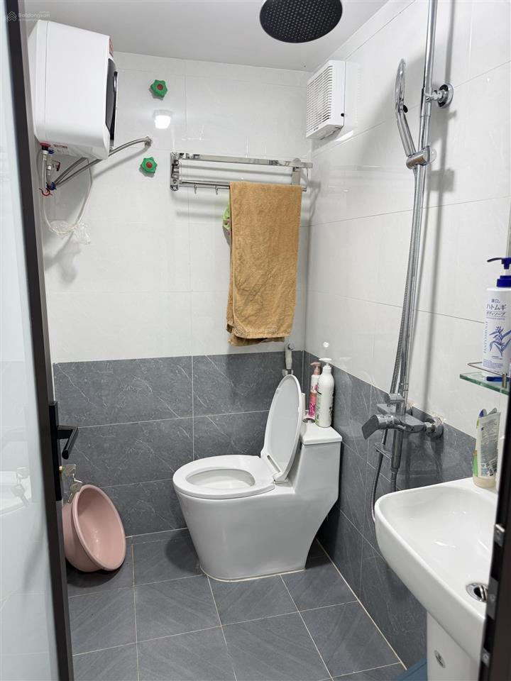 Chính chủ em bán căn hộ chung cư mặt đất phố 8/3 trung tâm quận hbt 75 m2  2 ngủ 2 wc giá 4,99