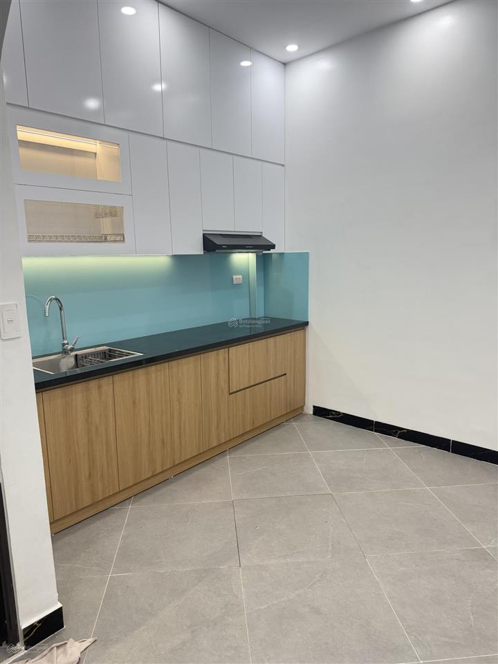 Nhà trương định  bờ sông sét 39 m2 lô góc 3 mặt thoáng  5 tầng  5 ngủ full nội thất  giá 7.9