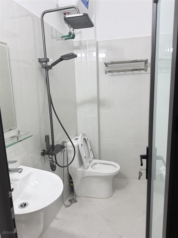 Nhà trương định  bờ sông sét 39 m2 lô góc 3 mặt thoáng  5 tầng  5 ngủ full nội thất  giá 7.9