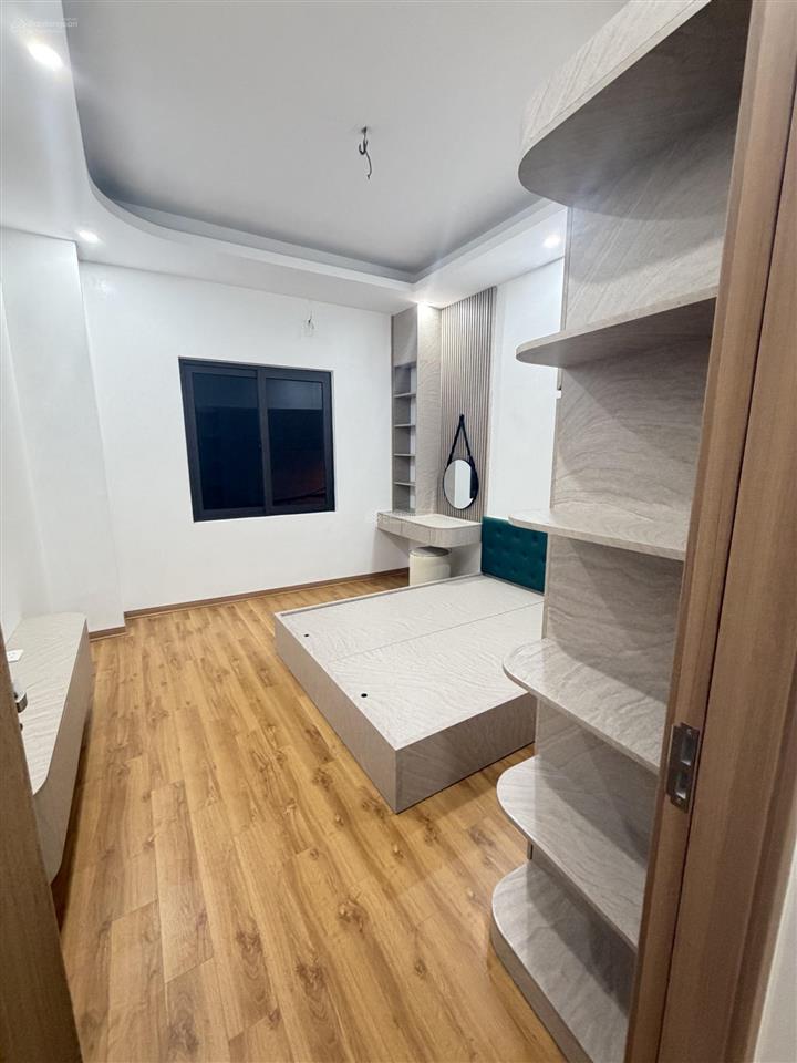 Nhà trương định  bờ sông sét 39 m2 lô góc 3 mặt thoáng  5 tầng  5 ngủ full nội thất  giá 7.9