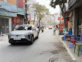 Nhà trung tâm quận uỷ hoàng mai  bến xe nước ngầm 50 m2  6 tầng thang máy mới coong  giá 18.6 tỷ