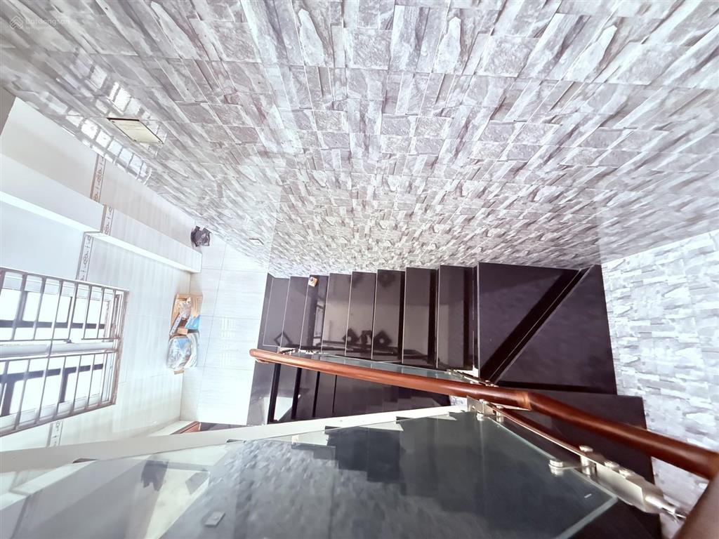 P. linh tây, ngay pvđ, hxh nhà 4 tầng 4pn 57.6m2 bán gấp chỉ 5.5 tỷ.
