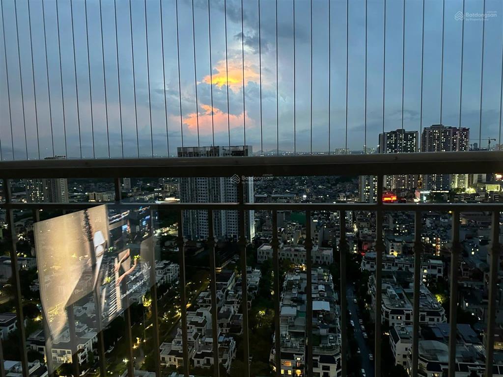 Chính chủ bán căn góc view hàm ghi trục 11 tầng trung