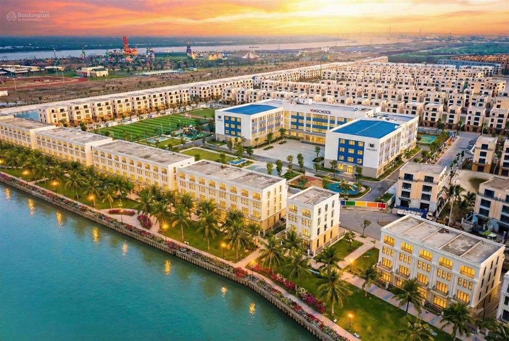 Bán bt 90m2 tại vinhomes royal island, 10,8 tỷ, 4 tầng, hướng đn, mặt tiền 5m