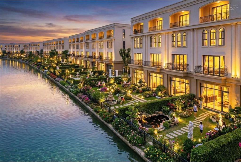 Liền kề ven sông phân khu quý tộc | 90m2 | sân vườn rộng | giá 10,8 tỷ