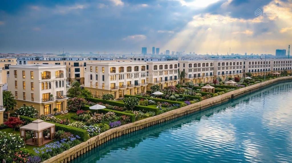 Liền kề ven sông phân khu quý tộc | 90m2 | sân vườn rộng | giá 10,8 tỷ
