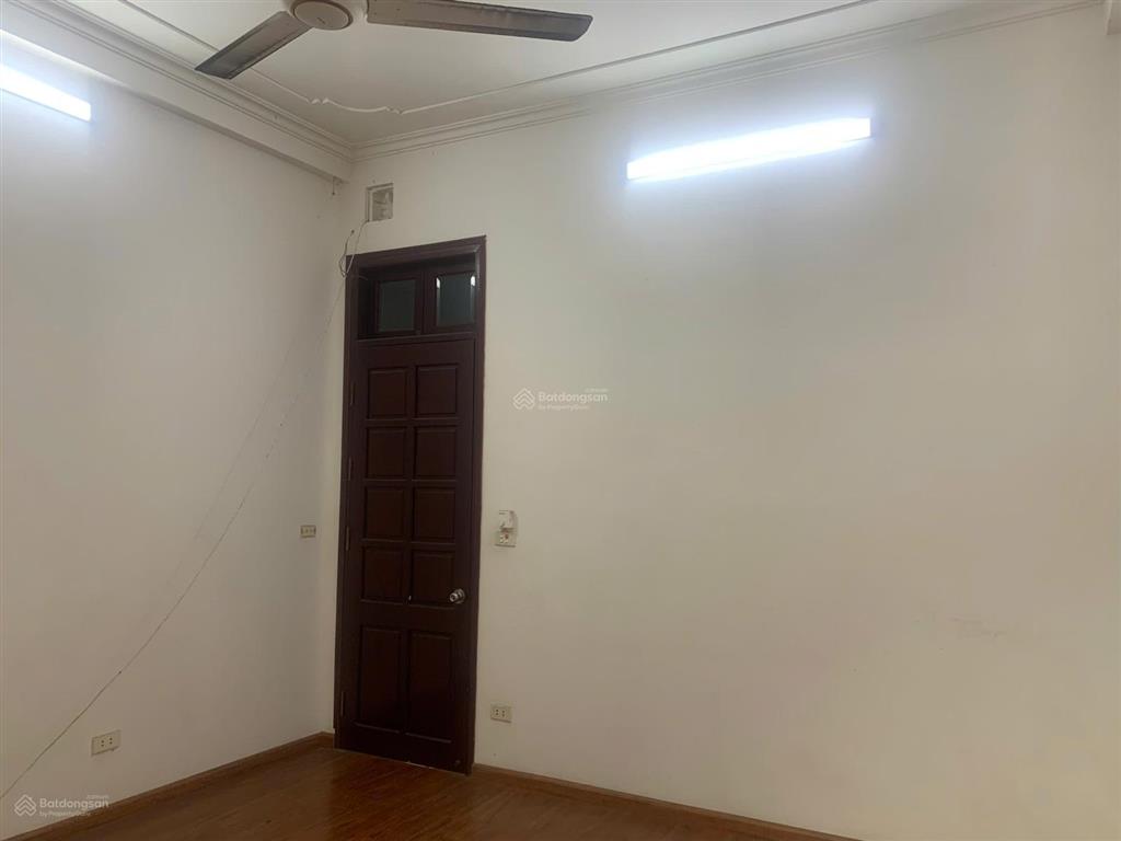 Cho thuê phòng tầng 3 trong nhà 4 tầng đang làm văn phòng