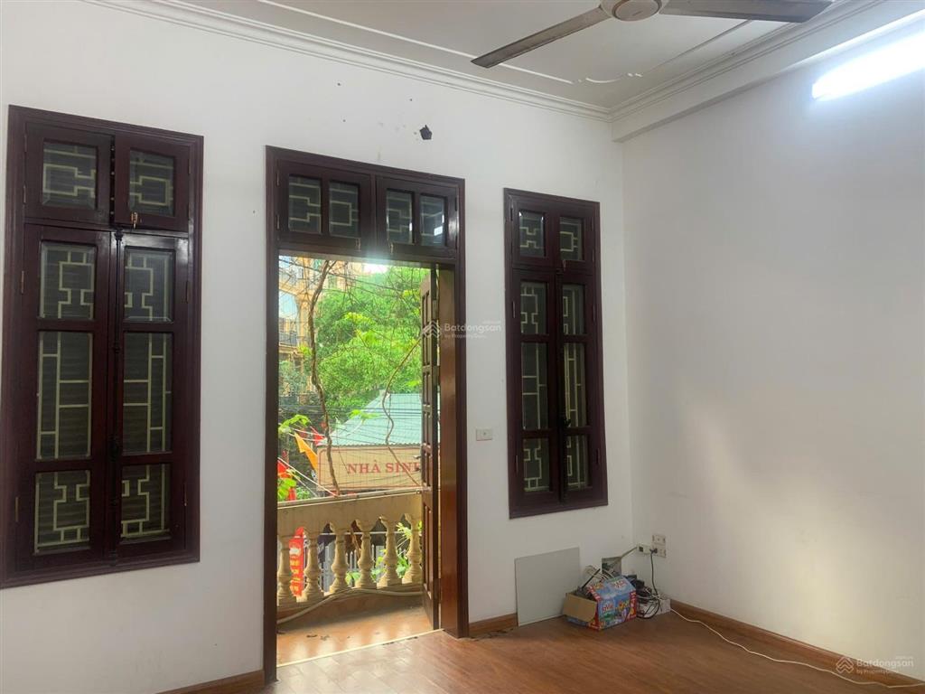 Cho thuê phòng tầng 3 trong nhà 4 tầng đang làm văn phòng