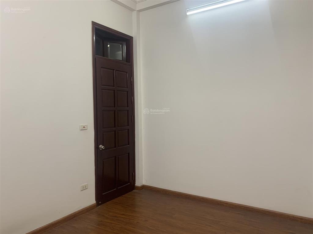 Cho thuê phòng tầng 3 trong nhà 4 tầng đang làm văn phòng
