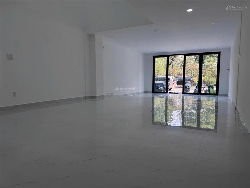 Nhà mới 125m2, 4 tầng, dòng tiên thuê 15tr/tháng  đường 20m  ngay công viên, chỉ 1.968 tỷ