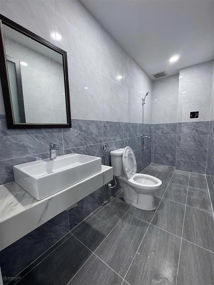 Nhà mới 125m2, 4 tầng, dòng tiên thuê 15tr/tháng  đường 20m  ngay công viên, chỉ 1.968 tỷ