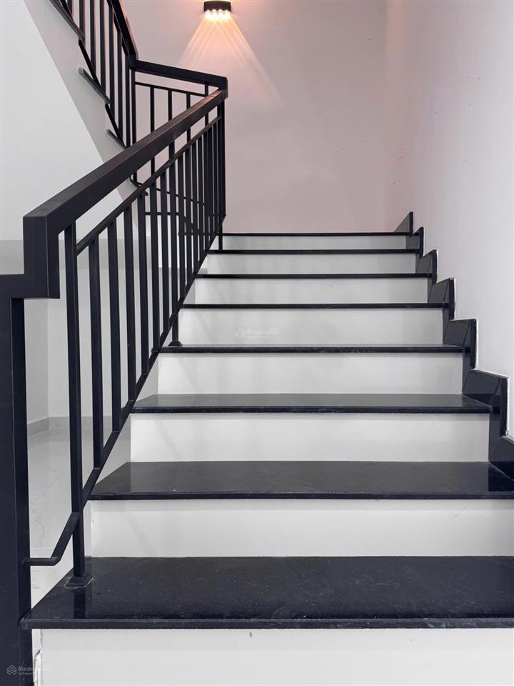 Nhà mới 125m2, 4 tầng, dòng tiên thuê 15tr/tháng  đường 20m  ngay công viên, chỉ 1.968 tỷ