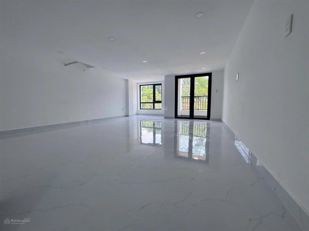 Nhà mới 125m2, 4 tầng, dòng tiên thuê 15tr/tháng  đường 20m  ngay công viên, chỉ 1.968 tỷ