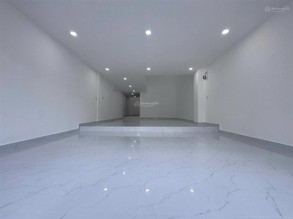 Nhà mới 125m2, 4 tầng, dòng tiên thuê 15tr/tháng  đường 20m  ngay công viên, chỉ 1.968 tỷ