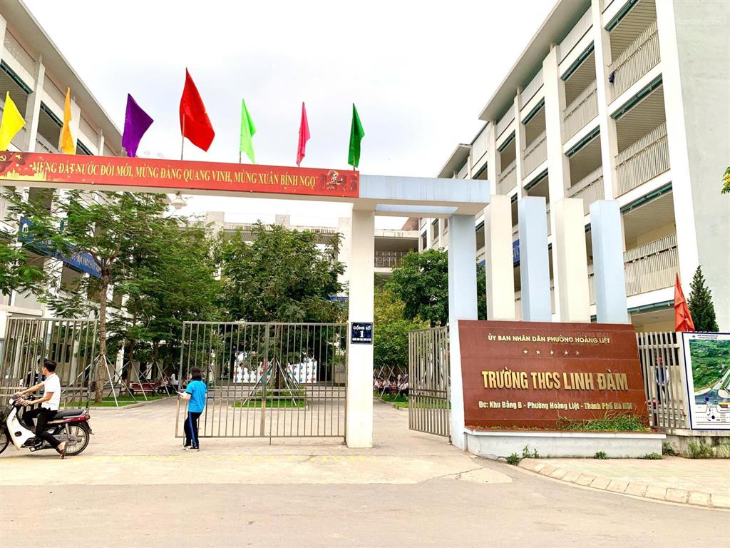 Mình cần bán căn nhà linh đàm, 6 tầng có thang máy, ngõ thông, ô tô đỗ cửa, cách ô tô tránh 15m