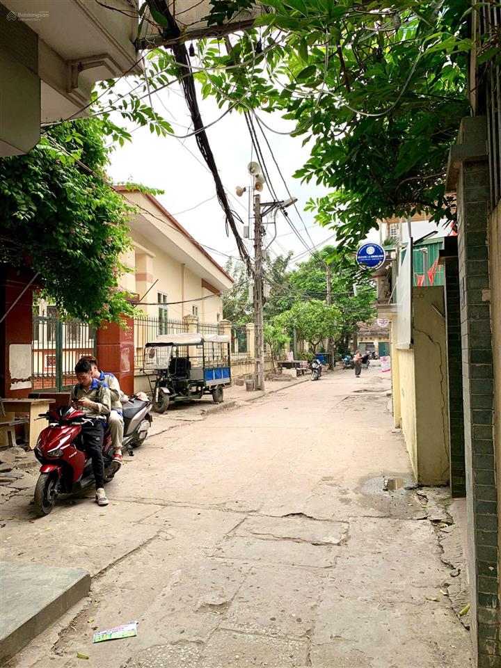 Mình cần bán căn nhà linh đàm, 6 tầng có thang máy, ngõ thông, ô tô đỗ cửa, cách ô tô tránh 15m