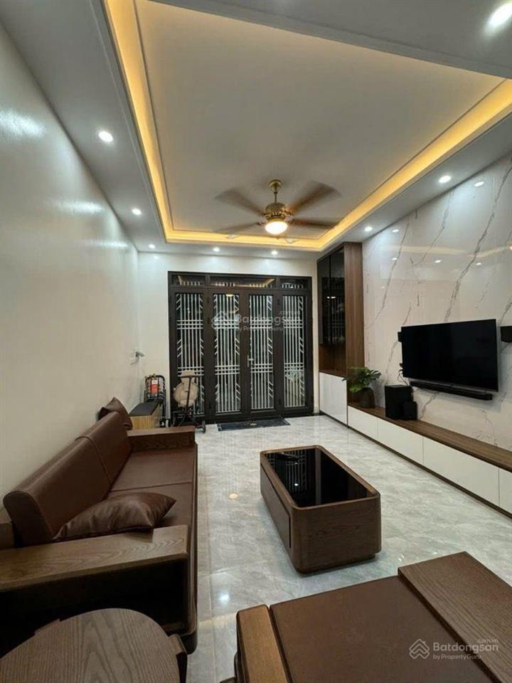 Chủ chuyển nhà về quê ở, cần bán nhanh nhà 5 tầng ở quang tiến, đại mỗ, chỉ có 6 tỷ dt rộng 38m2
