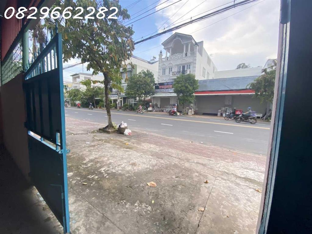 Bán 691m2 đất thổ cư MT Nguyễn Tất Thành. Sổ hồng. Giá 20 tỷ.Hướng Tây Nam