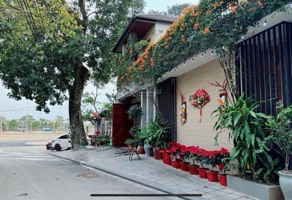 Đông anh biệt thự 180m2, phân lô vỉa hè, trung tâm thị trấn. tương lai sáng