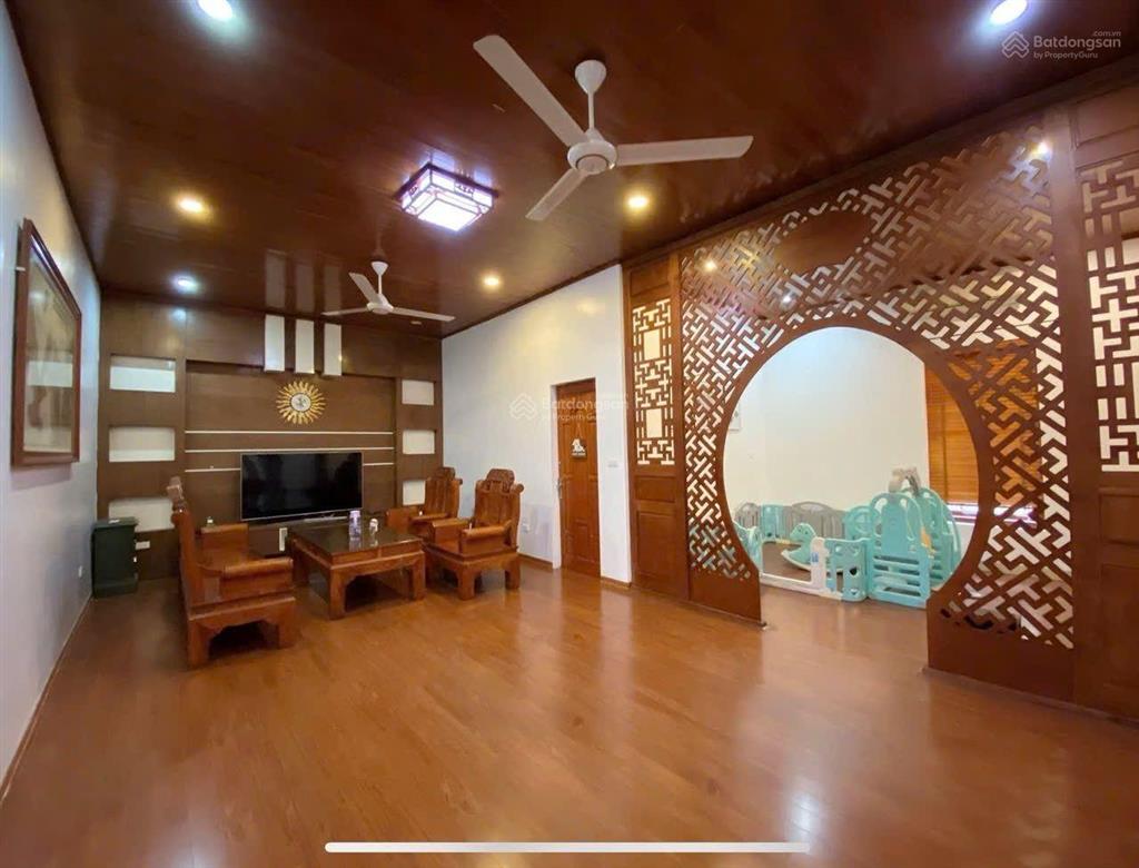 Đông anh biệt thự 180m2, phân lô vỉa hè, trung tâm thị trấn. tương lai sáng