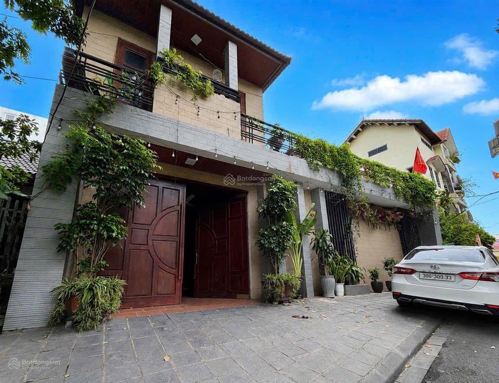 Đông anh biệt thự 180m2, phân lô vỉa hè, trung tâm thị trấn. tương lai sáng