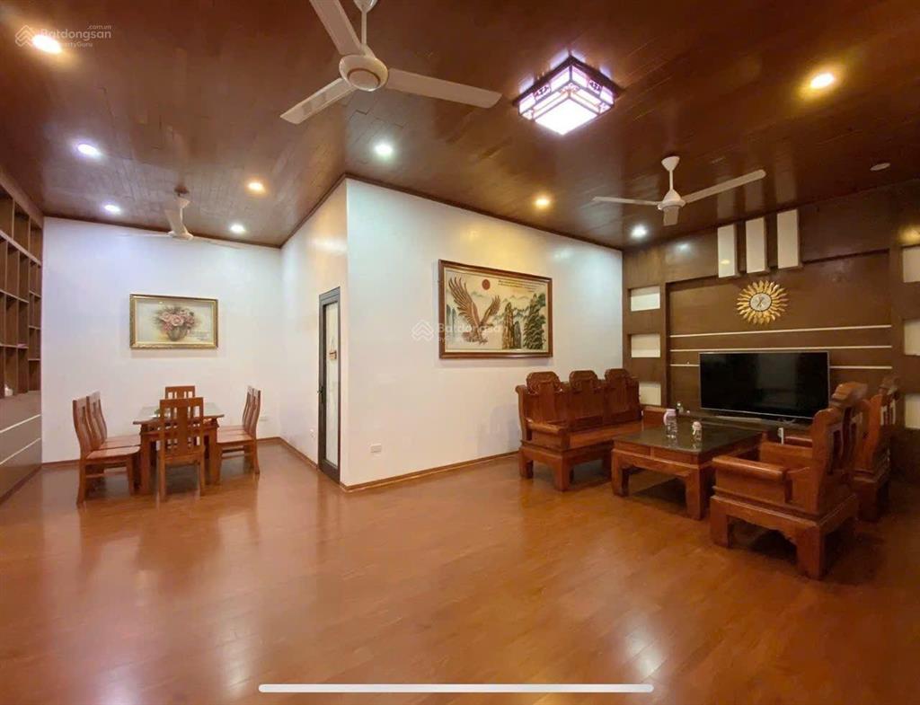 Đông anh biệt thự 180m2, phân lô vỉa hè, trung tâm thị trấn. tương lai sáng