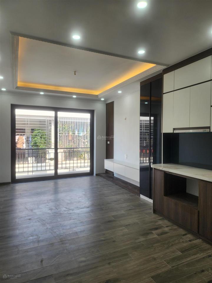 Bán nhà lạc long quân, tây hồ 52m, 6 tầng, thang máy, ô tô, gần hồ tây