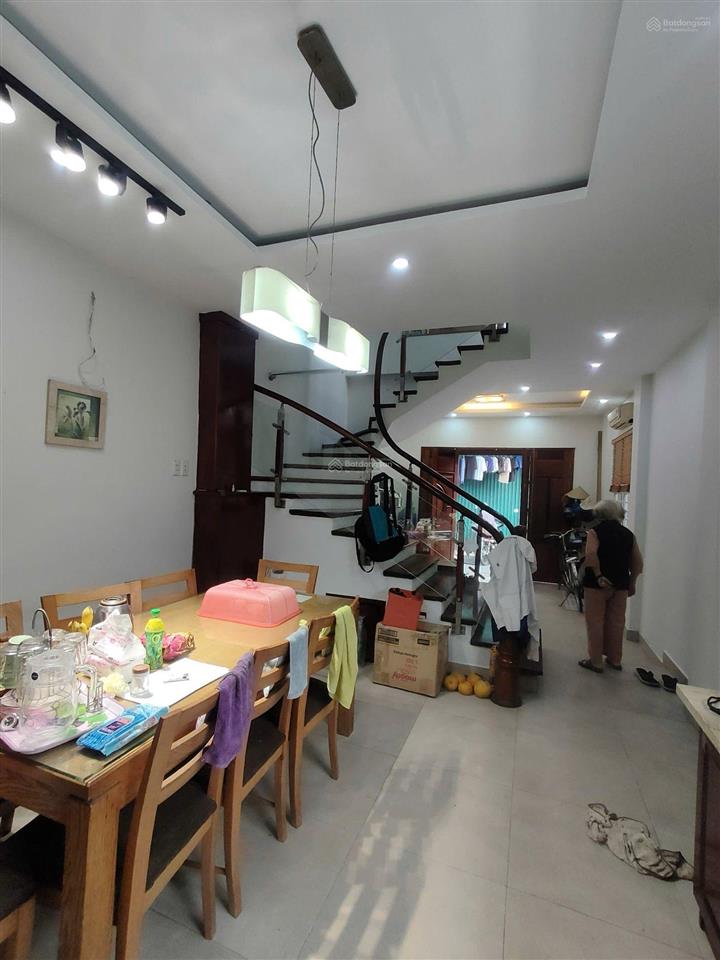 Bán nhà hoàng quốc việt, cầu giấy 50m, 5 tầng, 19 tỷ phân lô, vỉa hè, kinh doanh, ô tô