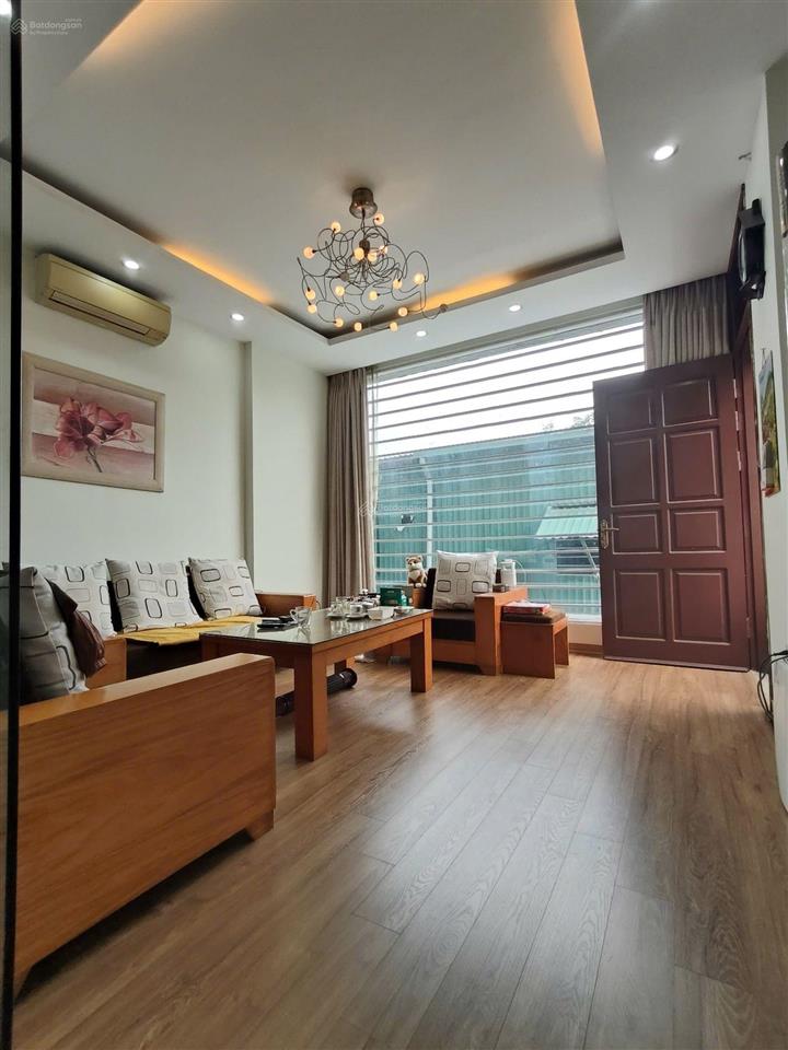 Bán nhà hoàng quốc việt, cầu giấy 50m, 5 tầng, 19 tỷ phân lô, vỉa hè, kinh doanh, ô tô