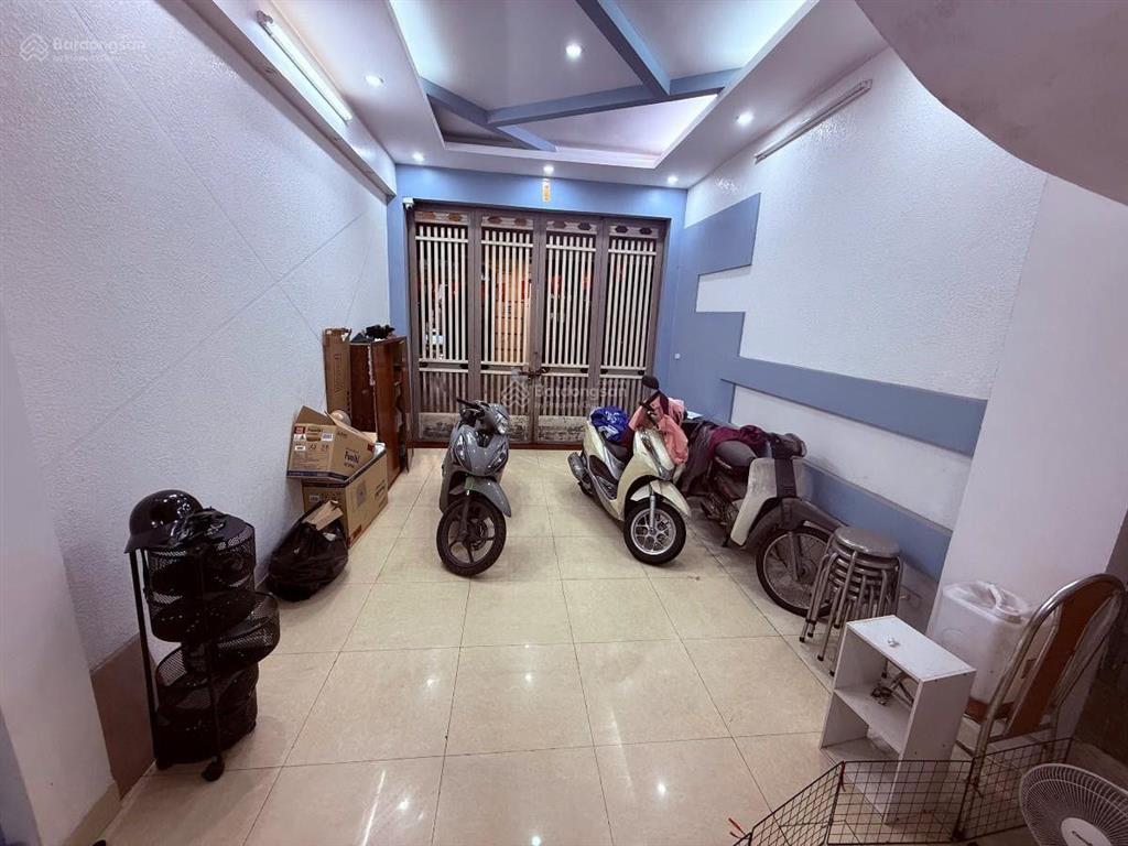 Phân lô hoàng quốc việt, cầu giấy 40m x 4t x 4,5m mt  ô tô, ngõ thông, dân trí cao