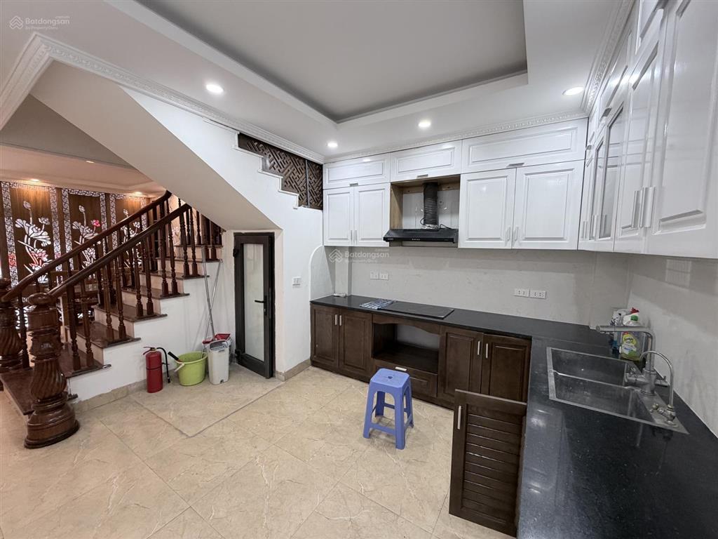 Bán nhà lạc long quân, tây hồ 40m x 5t, ngõ thông, phân lô, ô tô, gần hồ tây, 15 tỷ