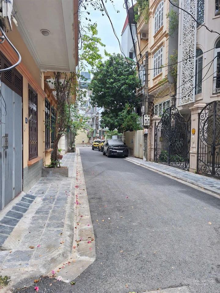 Bán nhà trần quốc hoàn, cầu giấy 60m x 5t x mt6m, giá 24 tỷ, phân lô vỉa hè ô tô