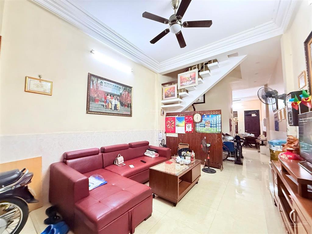 Phân lô cầu giấy, 59m x 5t giá 21,6 tỷ, ô tô, thông thoáng, an ninh tốt