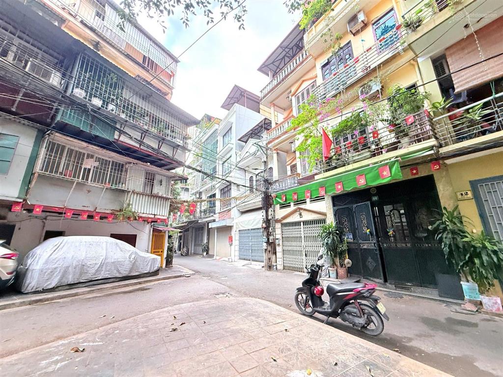 Phân lô cầu giấy, 59m x 5t giá 21,6 tỷ, ô tô, thông thoáng, an ninh tốt