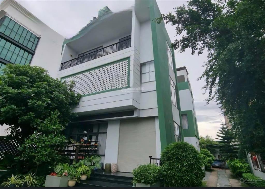 Cho thuê tòa nhà văn phòng trung tâm thủ dầu một
 diện tích  15x56(840m2)
 xây dựng  800m2 sàn