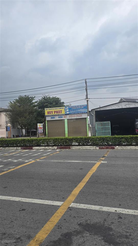 Cho thuê mặt bằng 2.500m2 trung tâm thủ dầu một  vị trí mặt tiền đường lớn
 diện tích  20x125 (