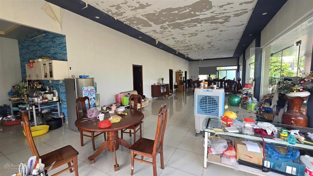 Cho thuê mặt bằng góc 2 mặt tiền đường lớn thủ dầu một. diện tích 1300m2, xây dựng 300m2