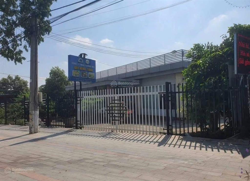 Cho thuê mặt bằng góc 2 mặt tiền đường lớn thủ dầu một. diện tích 1300m2, xây dựng 300m2