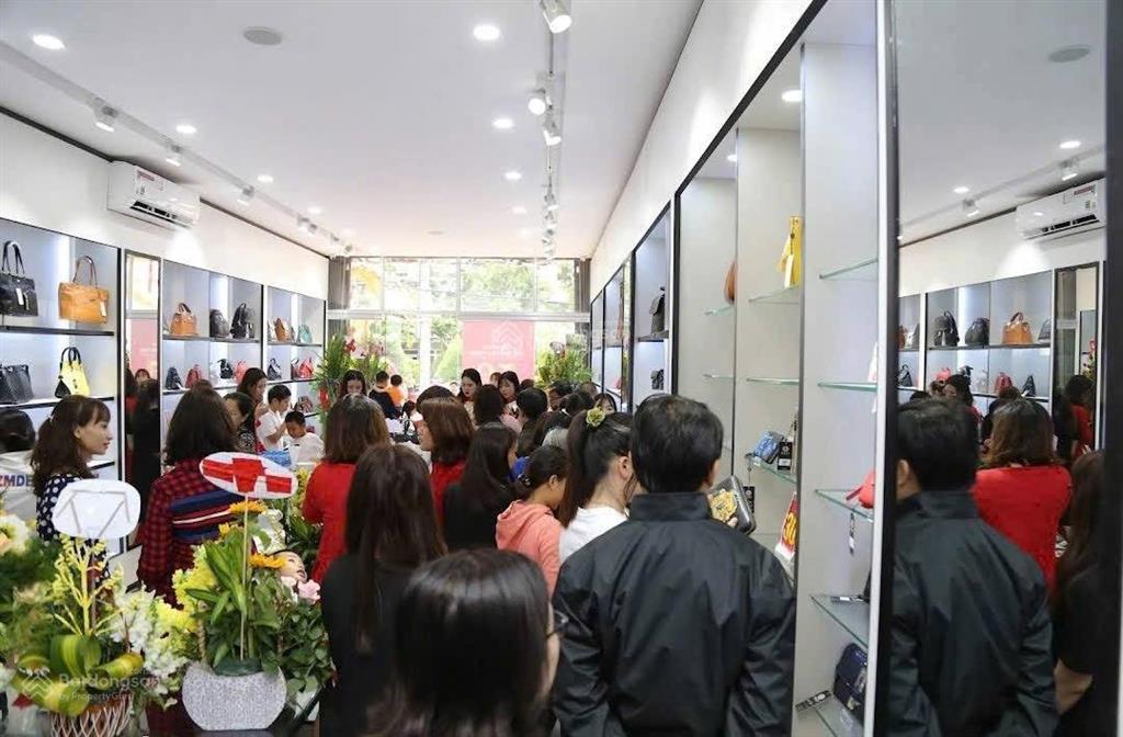 Cho thuê mặt bằng 2 mặt tiền trung tâm thủ dầu một  đường lớn kinh doanh đông đúc