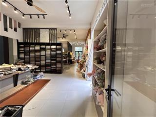Cho thuê nhà 1 trệt 2 lầu thủ dầu một
 diện tích  11x30,  xây dựng  200m2, sàn 600m2