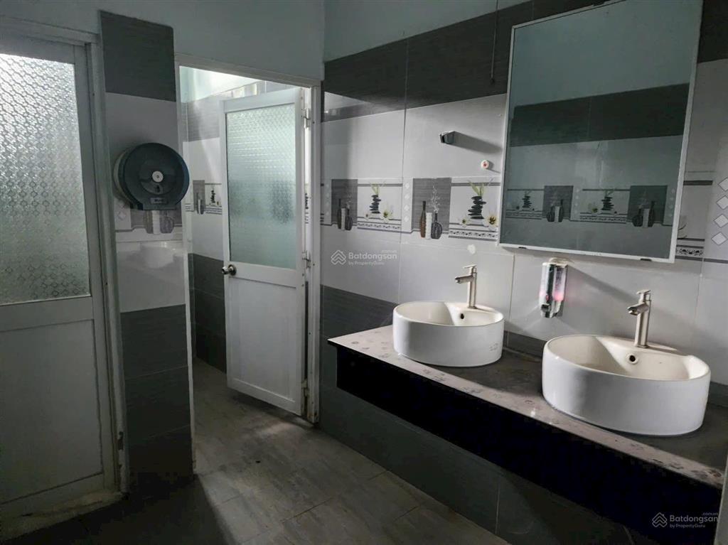 Cho thuê mặt bằng vip trung tâm thủ dầu một  diện tích 750m² (có lửng), ngang 20m