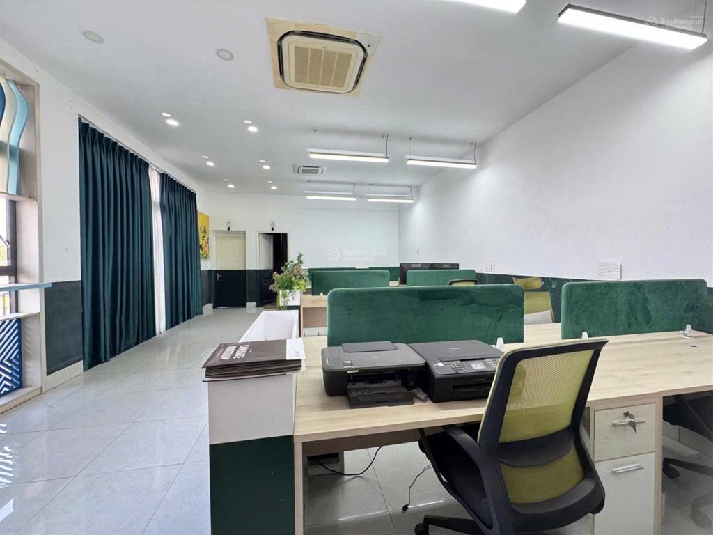 Cho thuê toà nhà mặt tiền phạm ngọc thạch, thủ dầu một, bình dương  diện tích 11 x 30m2  dt x