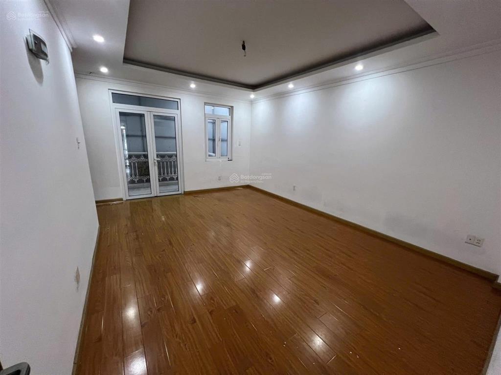 Cho thuê nhà phố bạch đằng phú cường, thủ dầu một diện tích 6x20m, 1 trệt 2 lầu sân thượng