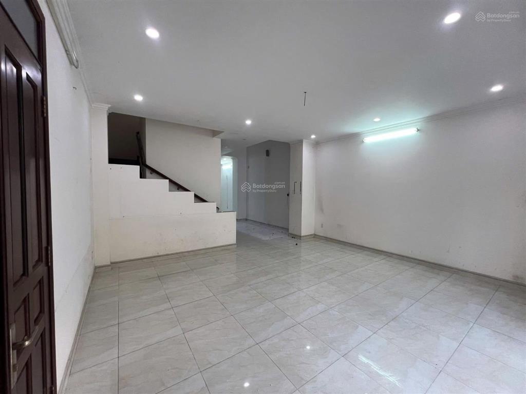 Cho thuê nhà phố bạch đằng phú cường, thủ dầu một diện tích 6x20m, 1 trệt 2 lầu sân thượng