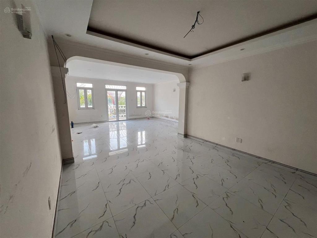 Cho thuê nhà phố bạch đằng phú cường, thủ dầu một diện tích 6x20m, 1 trệt 2 lầu sân thượng