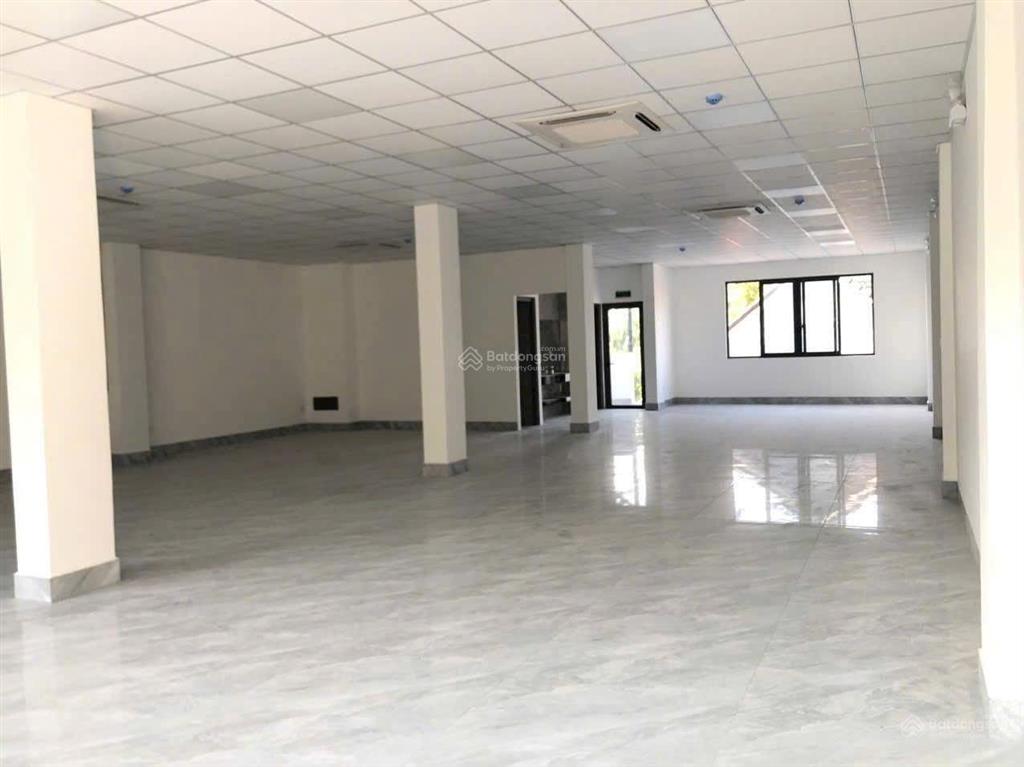 Cho thuê tòa nhà 1000m2 sàn trung tâm thủ dầu một
 diện tích đất 11 x 30  xây dựng  11 x 18