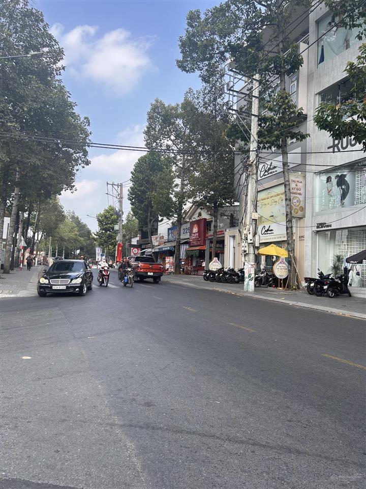 Cho thuê mặt bằng trung tâm ngã 6 thủ dầu một
 vị trí cách ngã 6 khoảng 100m
 phù hợp cho các thư