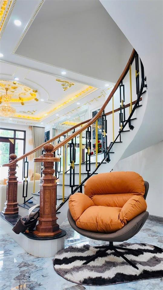 Nhà 1 trệt 2 lầu,ngay trung tâm thành phố mới bình dương
 nhà đã hoàn công
 đường nhựa 12m ,