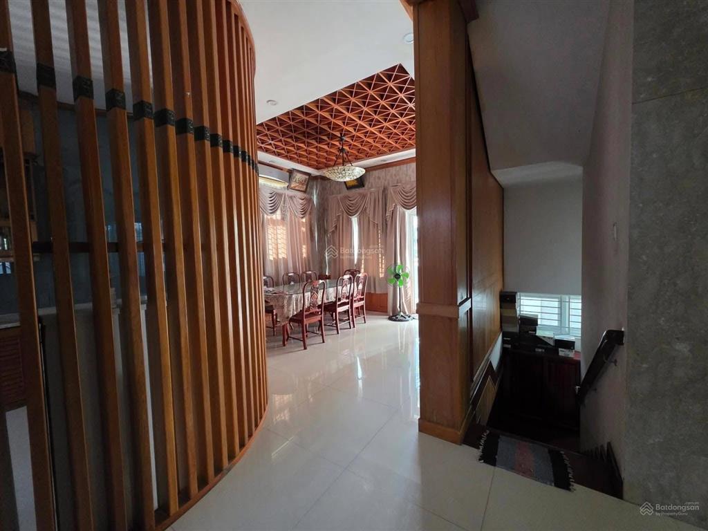 Cho thuê biệt thự lô góc kdc chánh nghĩa, thủ dầu một  diện tích 15 x 20
 kết cấu 1 tầng hầm, 3